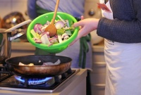 Quiche od luka - prženje luka i poriluka